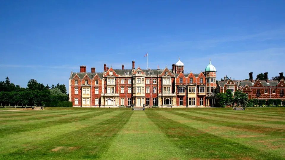 De uma Casa de Campo na Inglaterra para um Palácio no litoral