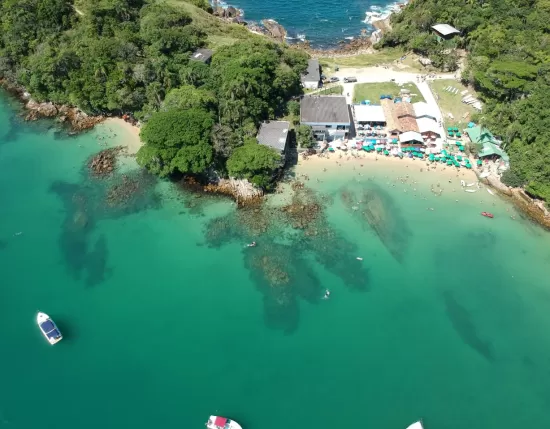 Conheça a Praia da Sepultura