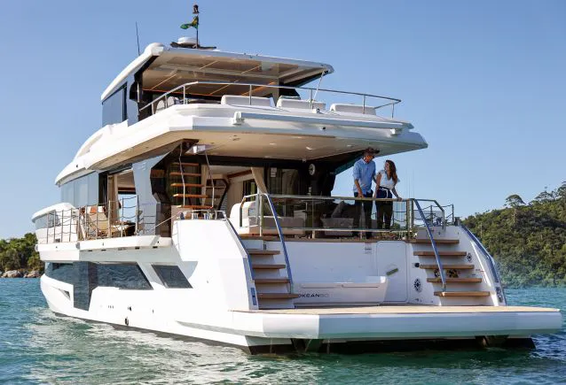 Explore as Praias Paradisíacas de Itapema e Região: Um Passeio de Barco com Conforto e Estilo