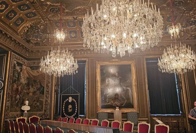 Festas de Ano Novo nos Palácios Europeus: Glamour, Tradição e Exuberância