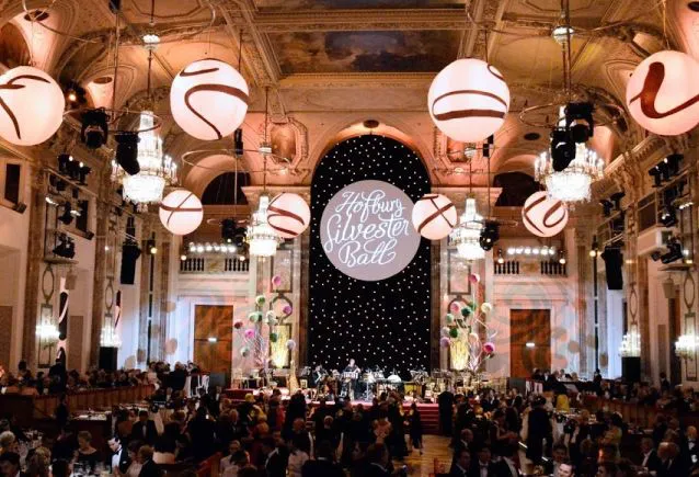Festas de Ano Novo nos Palácios Europeus: Glamour, Tradição e Exuberância