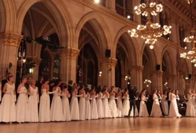 Festas de Ano Novo nos Palácios Europeus: Glamour, Tradição e Exuberância