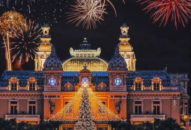 Festas de Ano Novo nos Palácios Europeus: Glamour, Tradição e Exuberância