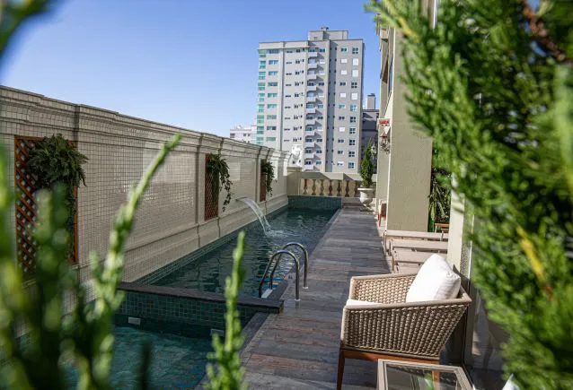 Piscinas dos Empreendimentos Gessele: Design Exclusivo, Cuidado e Inovação para o Seu Conforto