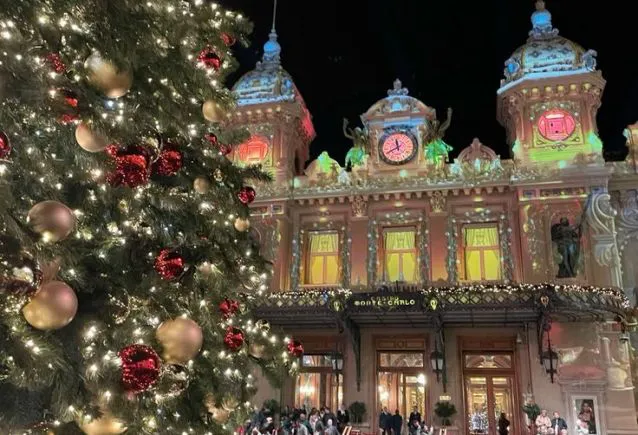 Tradições Natalinas ao Redor do Mundo: Realeza e Luxo nas Festas de Fim de Ano